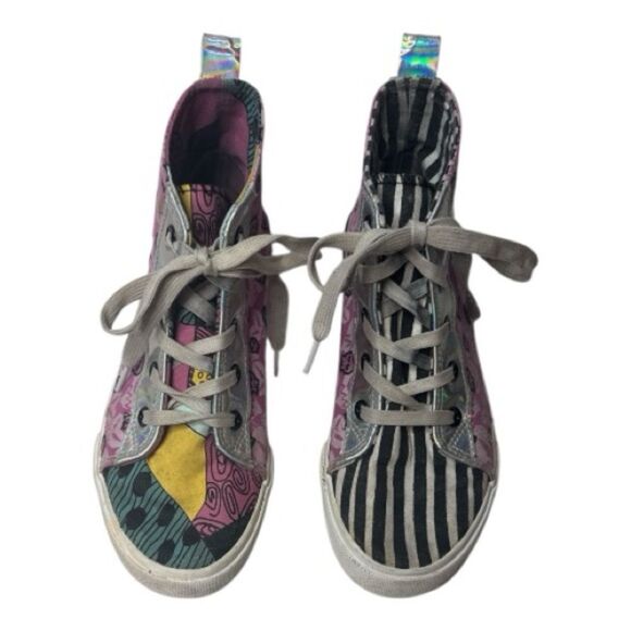 The Nightmare Before Christmas High-Top Girls Sneakers. Size 4. - Picture 3 of 10